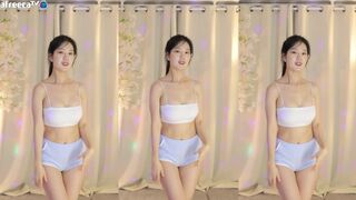 Endolphlin Shows Off While Dancing On live Afreecatv Video