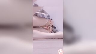 Cuteli520 Exposes Her pussy And Fingers It After Teasing It VIdeo