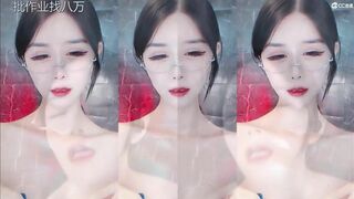 Hot Chick Bouncing Big Tits And Teasing While Dancing Video