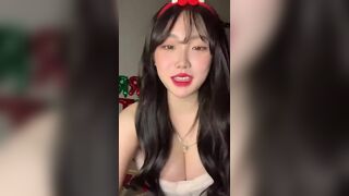 Sejinming Teasing Her Fans With Heavy Tits While Stream Video