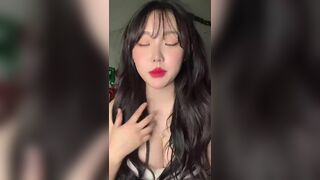 Sejinming Teasing Her Fans With Heavy Tits While Stream Video