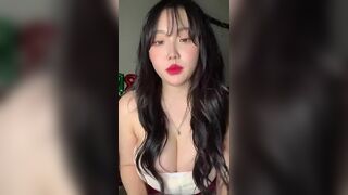 Sejinming Teasing Her Fans With Heavy Tits While Stream Video