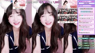 Son Ye Eun Showing off her Sexy Big Curvy Boobs On Live Afreecatv Video