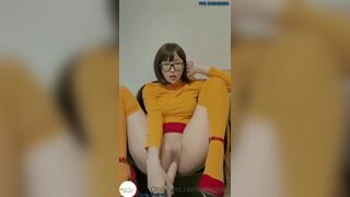 Deerlong Hot Asian In Glasses Fucks Her Pussy With a Long Dildo Onlyfans Video