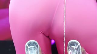 Hottie In Pink Leggins Shows Her Pussy Umc Model Video