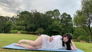 ZhouYiQin Doing Spirituality Yoga In The Park While Teasing Booty Video