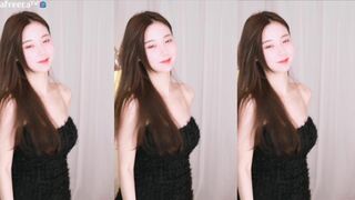 Hot Girl Dancing And Teasing While Wearing Short Dress AfreecaTV Video