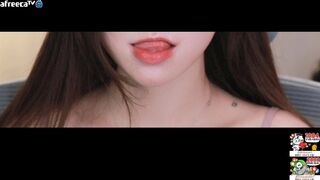 Cutie Teases Her Tits While Stream Leaked AfreecaTV Video