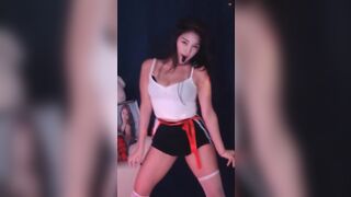Yena1002 Twerking Busty Ass While Dancing Leaked Video