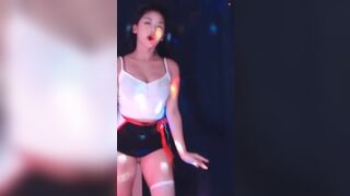 Yena1002 Twerking Busty Ass While Dancing Leaked Video
