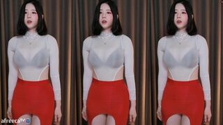 Gusdk2362 Dancing While Shaking Her Sexy Ass And Teasing Tits Video