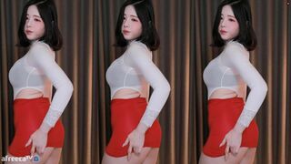 Gusdk2362 Dancing While Shaking Her Sexy Ass And Teasing Tits Video