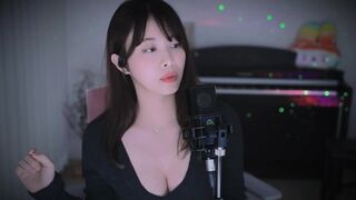Mimojoo Teasing With Her Lips And Ear Licking ASMR Video