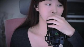 Mimojoo Teasing With Her Lips And Ear Licking ASMR Video