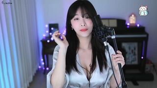 Mimojoo With Thick Boobs Teasing Her Fans With ASMR Video