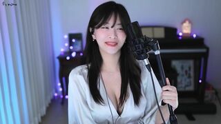 Mimojoo With Thick Boobs Teasing Her Fans With ASMR Video