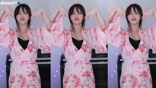 Mimojoo Cute Korean Slut Dancing While Big Tits Teasing Leaked AFreecaTV Video