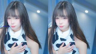 Niantutu Dancing While Taking Off Her Clothes And Touching Hard Nipples Video