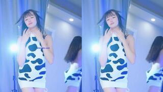 Niantutu Dancing While Taking Off Her Clothes And Touching Hard Nipples Video