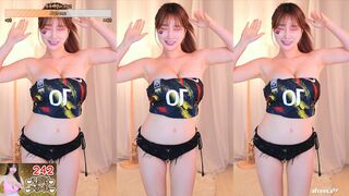 Eunyoung Sexy Busty Asian Dancing While Getting her Juicy Tits Caught On Cam Afreecatv Video