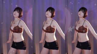 Yule Beauty Dancing While Getting her Jiggling Boobs Caught On Live Cam Video