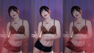 Yule Sweet Asian Teen Dancing While Shaking Booty Video