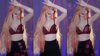 Yule Cute Asian Shaking Ass and Dancing On Live Video