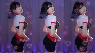 Yule Asian teen Doing a Sexy Dancing on Live Video