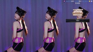 Yule Sexy Slim Asian Doing a Amazing Dance Shaking Her Hot Body Video