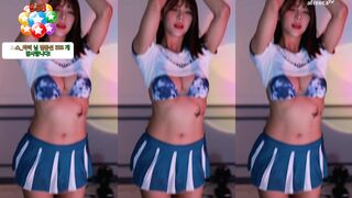 Hyeming Dancing While Showing her Boobs and Shaking Ass Video