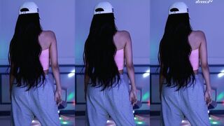 Hyeming Sexy Asian In Big Pants Dancing Live Video