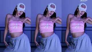 Hyeming Sexy Asian In Big Pants Dancing Live Video