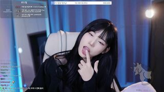 yule_.0.03 Lusty Asian Licking Finger Video