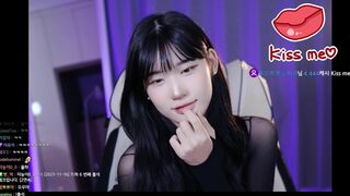 yule_.0.03 Lusty Asian Licking Finger Video