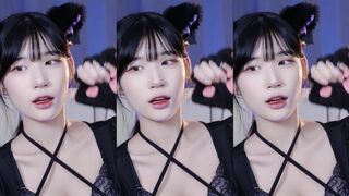 yule_.0.03 Wild Asian Teen Dancing On Live Closeup Video