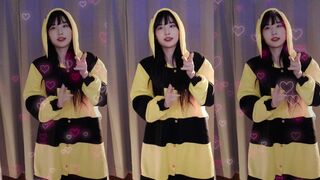 yule_.0.03 Cute Asian Girl Dancing On Live Cam Video