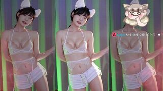 yule_.0.03 Sweet Asian With Bouncy Boobs Dancing Video