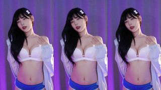 yule_.0.03 Sexy Asian Girl Dancing While Shaking Ass For Fans Video