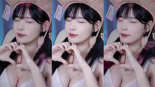 yule_.0.03 Asian Pretty Babe Dancing On Live Closeup Video