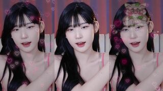 yule_.0.03 Cute Korean Teen Entertaining Her Fans On Live Closeup Live Video