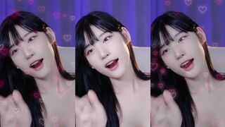 yule_.0.03 Cute Korean Teen Entertaining Her Fans On Live Closeup Live Video