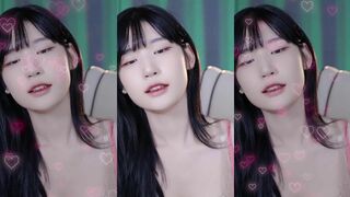 yule_.0.03 Cute Korean Teen Entertaining Her Fans On Live Closeup Live Video