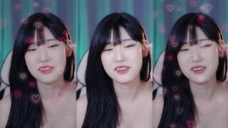 yule_.0.03 Cute Af Asian Dancing Closeup Video