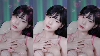 yule_.0.03 Cute Af Asian Dancing Closeup Video