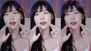 yule_.0.03 Cute Asian Teen Fooling Around On Live Video