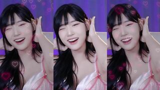 yule_.0.03 Cute Asian Teen Fooling Around On Live Video