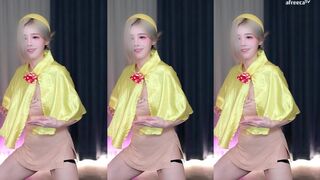 gusdk2362 Cute Blonde Teen Dancing On Live Afreecatv Video