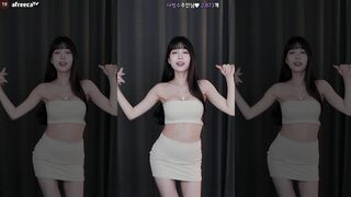 yin2618 Asian Girl Wearing Tight Outfit Dancing On Live Afreecatv Video