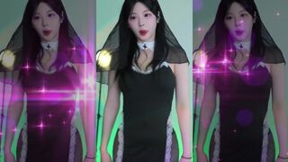 p_tilda Hot Af Asian Dancing on Live Video