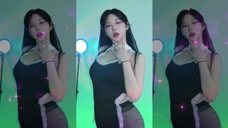 p_tilda Hot Af Asian Dancing on Live Video